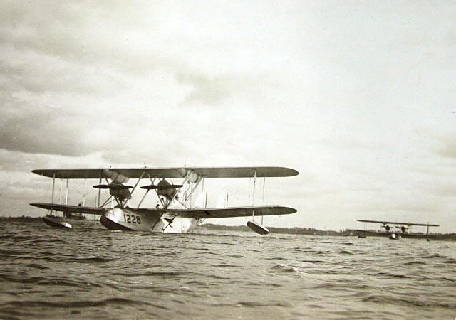 British flying boats arrive at Kisezers